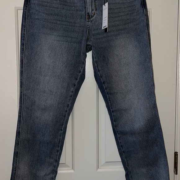 Judy Blue Boyfriend Straight Leg Jeans - Picture 4 of 8